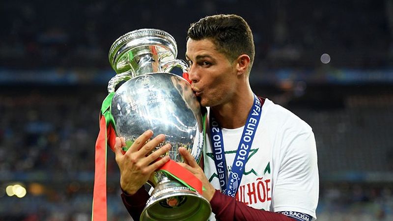 Cristiano Ronaldo, cầu thủ vĩ đại nhất